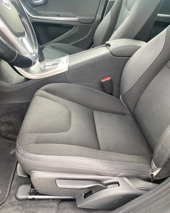 Volvo V60 cena 31000 przebieg: 251000, rok produkcji 2010 z Warszawa małe 191